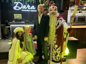 Сегодня второй день новогодних приключений у нашей доченьки.